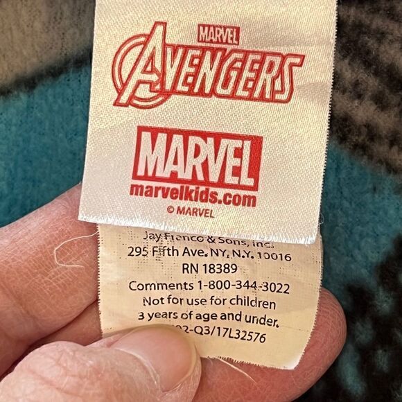 Marvel Avengers super hero thin fleece child's blanket - Picture 2 of 4